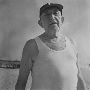 INLAND // Personal Porject about unknown people that lives the summer at home. How the same places becames somehow news...and different. Film / Rolleicord.