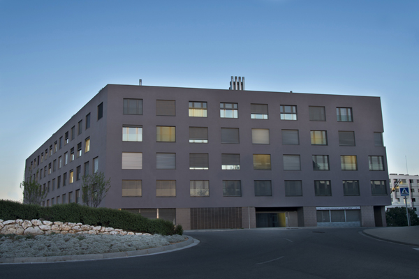 Residential building in Terrassa. External wall insulation systems and facade systems.