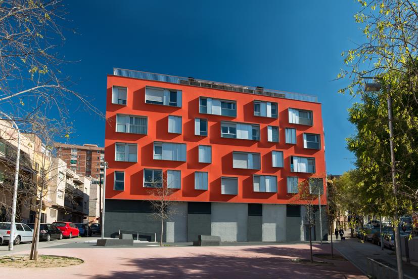 Residential building in Badalona (Barcelona). External wall insulation systems and facade systems.